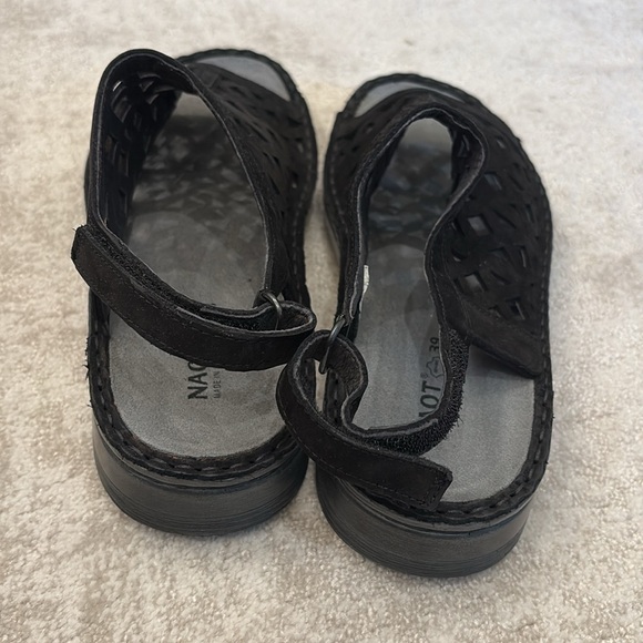 New women’s NAOT Amadora sandal - Picture 3 of 4